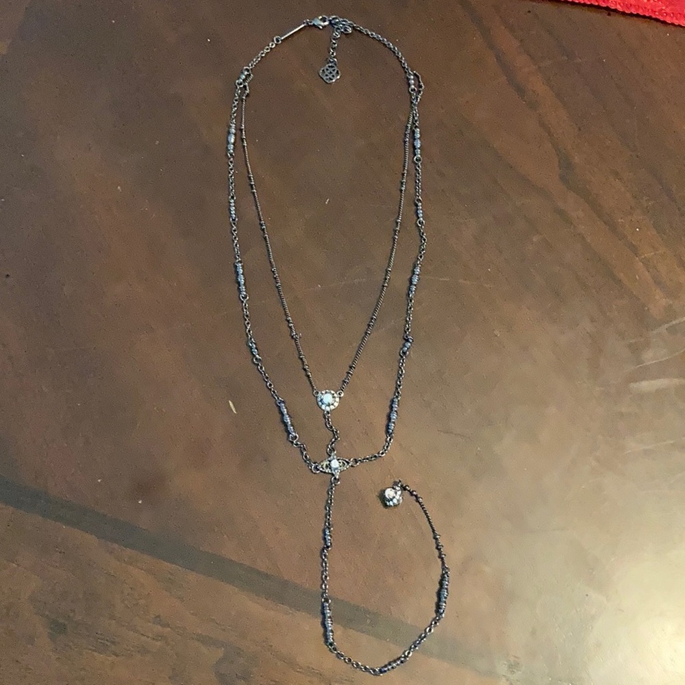 Kendra Scott necklace